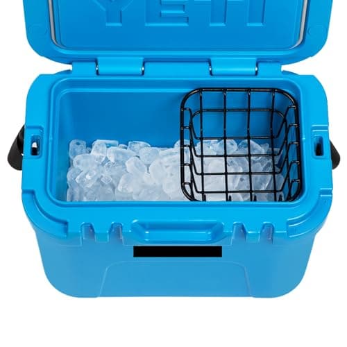 Cesta térmica azul YETI Roadie 15 com bandeja preta para caixa de gelo, aberta e cheia de gelo