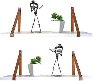 Duas prateleiras brancas MDF com alças de couro e decoração