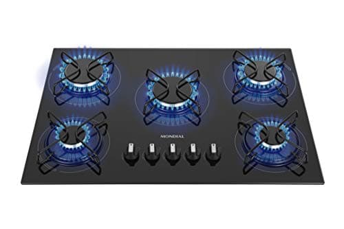 Cooktop a gás Mondial com cinco bocas, preto e aço inoxidável, chamas azuis, fundo branco.