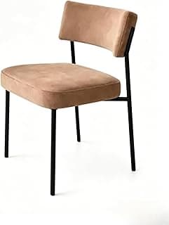 Cadeira de veludo creme com estrutura em metal preto, estilo industrial