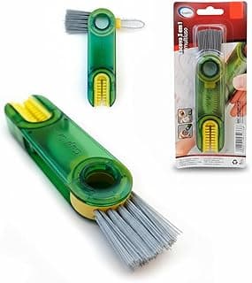 Escova de limpeza multifuncional retrátil verde e amarela com cerdas de nylon para fendas e cantos.