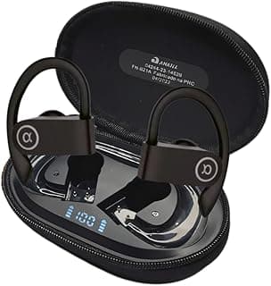 Fone de ouvido esportivo preto com design ergonômico, dentro de uma capa protetora preta.