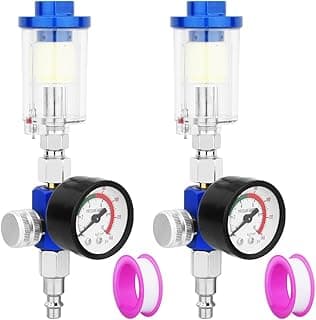 Reguladores de compressor de ar com manômetro e separadores de água e óleo, fundo branco, tampa azul, corpo transparente, mostrador vermelho, anéis de vedação rosa, tubo de mangueira.