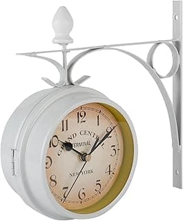 Relógio de parede duplo com suporte de metal, face branca e números arábicos, exibindo a hora '10:10', com texto 'CENTRAL TERMINAL' e 'NEW YORK'.