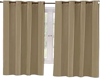 Cortinas blackout bege 220cm x 130cm penduradas em janela com portas de correr