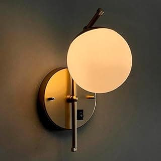 Arandela de parede moderna dourada com globo de vidro transparente de 12 cm.