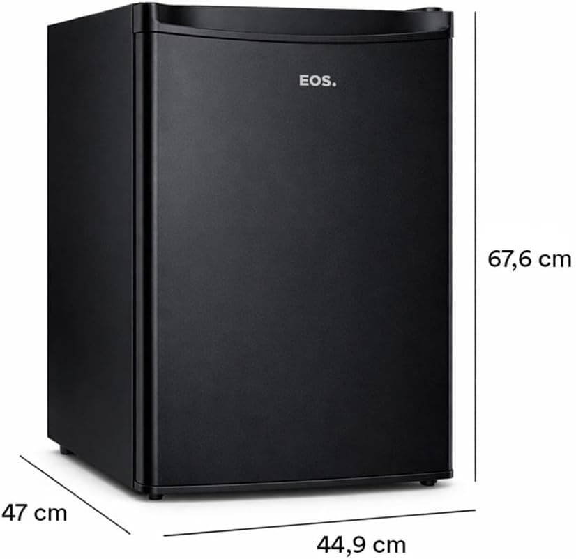 Medidas do Frigobar EOS EFB80P 71L preto: 67,6 cm de altura, 47 cm de largura, 44,9 cm de profundidade.