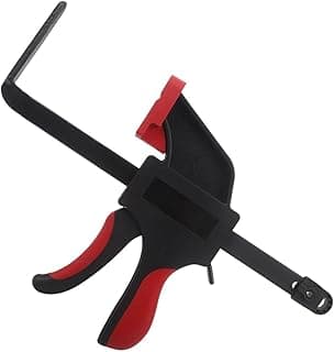 Braçadeira de serra tipo F com suporte de trilho guia para serra circular, preta com detalhes em vermelho, liberação rápida, ângulo frontal, fundo branco