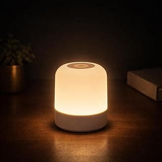 Luminária de mesa LED branca com iluminação quente, design cilíndrico, base circular, ideal para mesas de cabeceira, quarto e escritório.