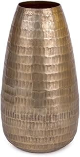 Vaso em metal dourado com textura martelada, fundo branco