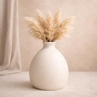 Vaso decorativo branco de cerâmica com pampas grass