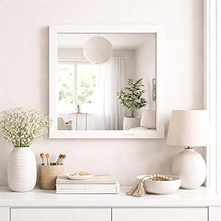 Espelho decorativo quadrado branco com moldura reta para sala, quarto e hall de entrada.