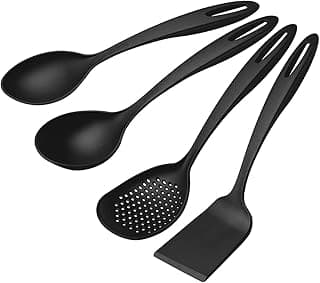 Jogo de utensílios de cozinha pretos em nylon da Tramontina Ability, quatro peças, colher de sopa, colher escumadeira, colher com buracos e espátula.