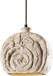 Luminária pendente moderna de microcimento com textura esculpida à mão, formato irregular orgânico, branco e cinza, base amarela.