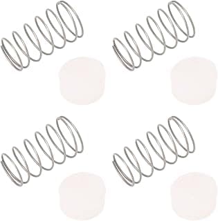 Quatro molas de retenção de molas de metal em fundo branco