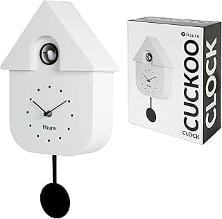 Relógio de parede cuco branco com design de casa Fisura, com pêndulo preto e mostrador analógico.