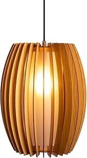 Luminária pendente de madeira vazada e aletada, iluminada por luz interna, cor marrom claro.
