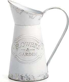 Jarro de metal branco rústico com etiqueta 'FLOWERS & GARDEN'