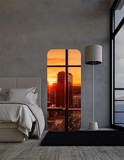Espelho retangular grande com acabamento lapidado refletindo pôr do sol com edifícios