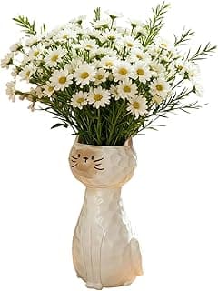 Vaso decorativo em forma de gato com arranjo de flores brancas e verdes