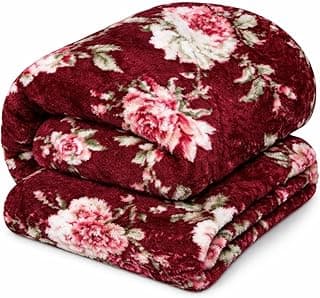 Três mantas de microfibra bordô com estampa floral rosa e verde, empilhadas em fundo branco.