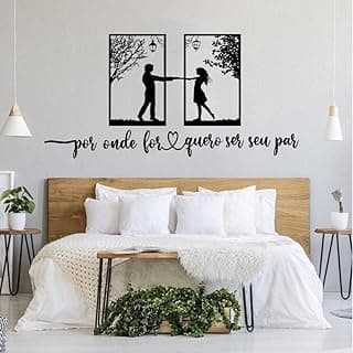 Quadro decorativo MDF com frase 'por onde for quero ser seu par' em um quarto branco