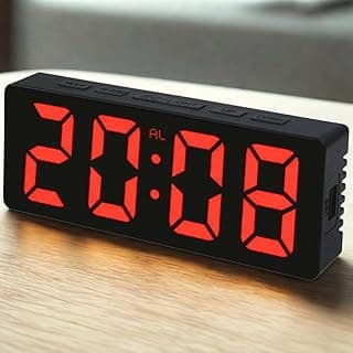 Relógio de mesa digital com display LED vermelho mostrando 20:08