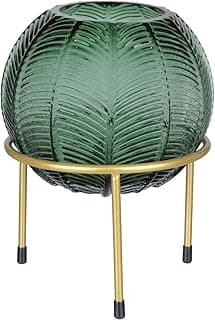 Vaso decorativo verde com suporte metálico dourado, textura de folhas, base circular, em pé, fundo branco.