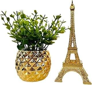 Vaso dourado em forma de abacaxi com planta verde e estátua da Torre Eiffel dourada