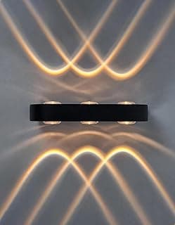 Luminária de parede LED Arctis com luz amarela em padrão de ondas, preto e cinza.