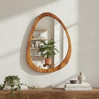 Espelho grande oval com moldura de madeira natural pendurado na parede