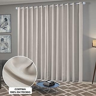 Cortina blackout off-white com ilhós cromado pendurada em uma sala