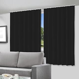 Cortina blackout preta 280x280cm para trilho, janela com vista para paisagem verde, fundo branco