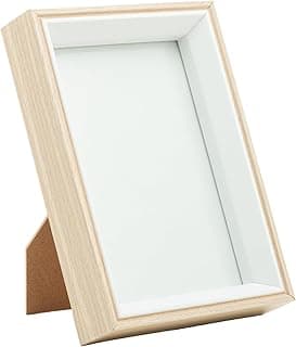 Porta-retrato de MDF branco 20cm x 25cm, moldura em madeira, fundo branco, ângulo frontal