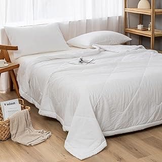 Quarto com cama queen size coberta por edredom branco de verão NTCOCO, 100% algodão lavado.