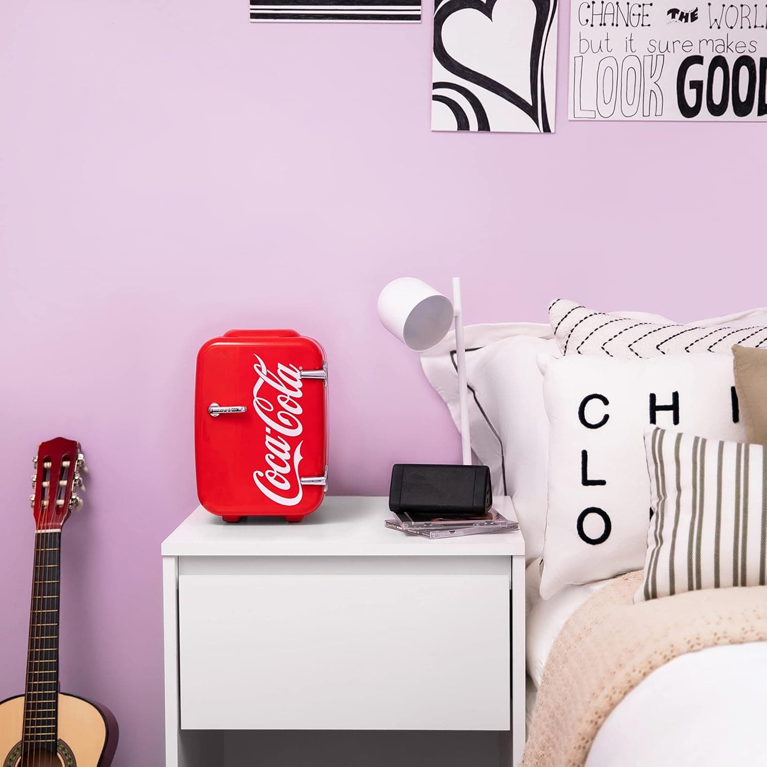 Cooluli Mini geladeira retrô Coca-Cola para quarto - carro, escritório e dormitório universitário - 4L/6 lata 12V cooler portátil e aquecedor para alimentos, bebidas e cuidados com a pele - AC/DC e op
