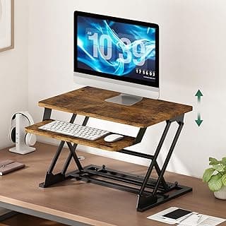 Suporte ajustável para mesa de computador com monitor e teclado em configuração ergonômica, cor marrom