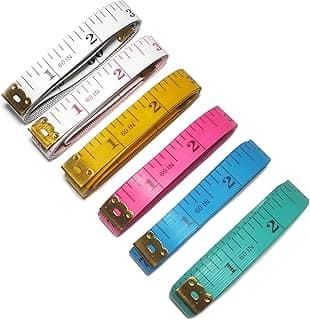 Seis fitas métricas macias em cores diferentes, 60 polegadas e 150 centímetros, fundo branco