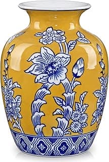 Vaso de cerâmica amarelo com flores azuis e brancas, ideal para decoração de mesa e casamentos