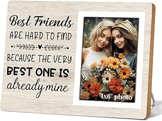 Porta-retrato de madeira com frase 'Best Friends are hard to find because the very best one is already mine' e foto de duas mulheres com buquê de flores.