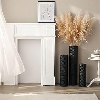 Três vasos cilíndricos de metal preto para decoração de sala de estar com grama dos pampas