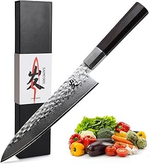 Faca de chef japonesa SAMCOOK com acabamento martelado e cabo de ébano, 20 cm, VG10, com vegetais para demonstração.