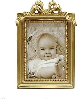 Porta-retratos dourado vintage com design ornamental e relevo de contas e laço