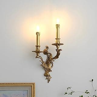 Candeeiro de parede retrô francês com duas luzes acesas, latão vintage, design rústico art déco.