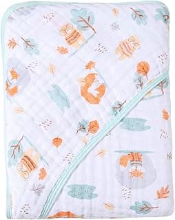 Toalha de banho infantil com estampa de animais e folhas, cor predominante branca com detalhes em azul e laranja