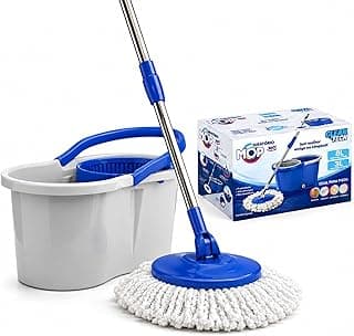 Mop giratório Clean Tech com balde e refil de microfibra, posição de uso, fundo branco.