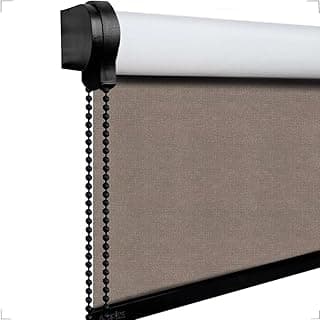 Cortina persiana rolo blackout cinza escuro para quarto, sala e escritório com acabamento preto e branco.