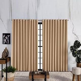 Cortina de Luxo Blackout Premium 4,00m X 2,30m, cor bege, pendurada em uma janela.
