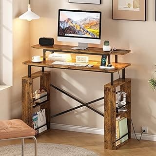 Escrivaninha Mesa para Computador, Mesa para Escritório de 2 Níveis com Tomada Integrada e Espaço de Armazenamento Lateral, Ideal para Home Office e Jogos, Cor Marrom
