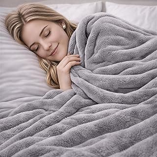 Cobertor cinza fofinho para cama de casal em microfibra, ideal para um sono confortável.